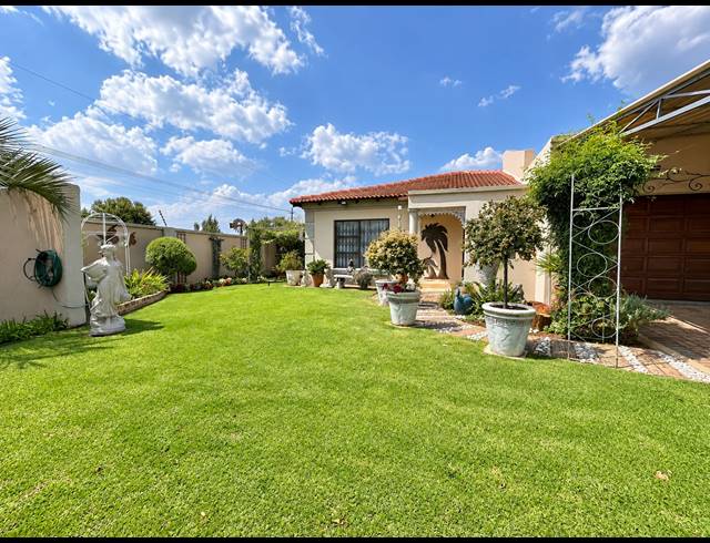 3 BEDROOM TOWNHOUSE FOR SALE IN RIVERSDALE